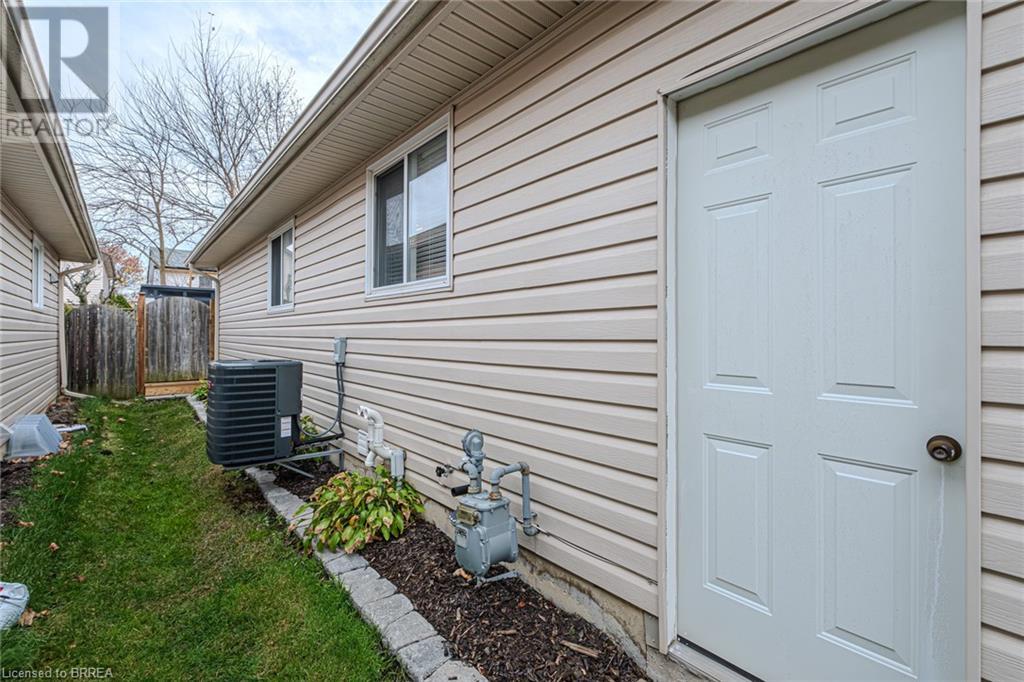 15 Landon Avenue, Simcoe, Ontario  N3Y 5J8 - Photo 3 - 40723530