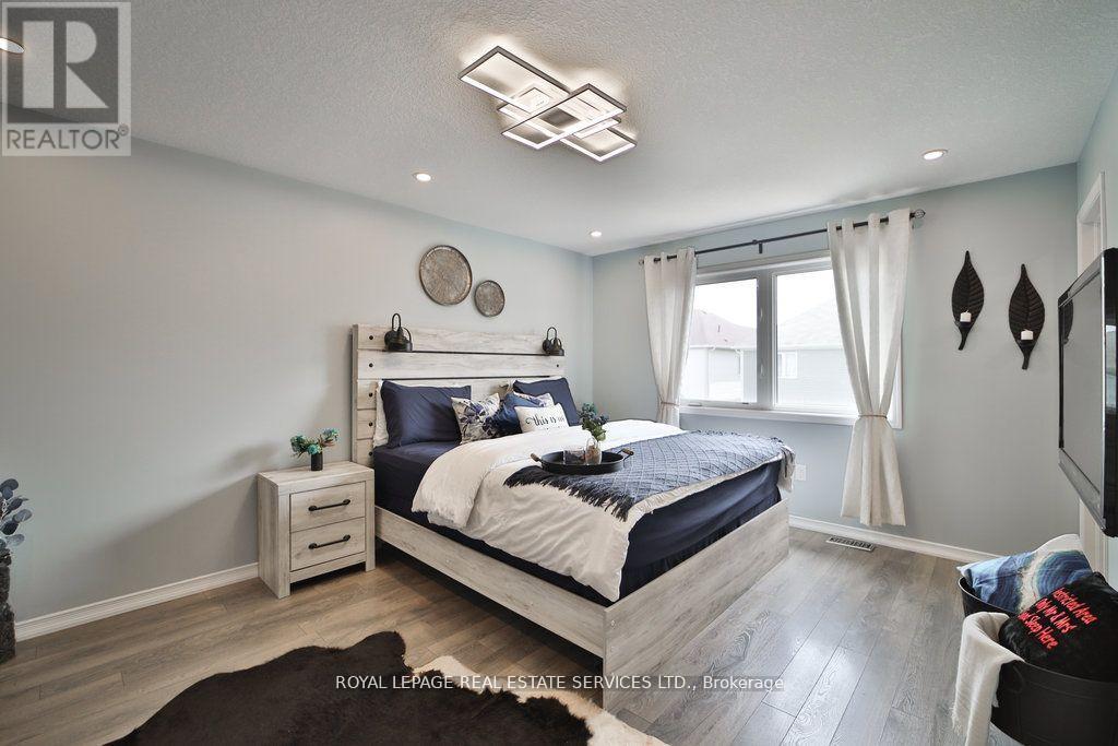 15 Mcallistar Drive, Hamilton (Binbrook), Ontario  L0R 1C0 - Photo 21 - X12116096