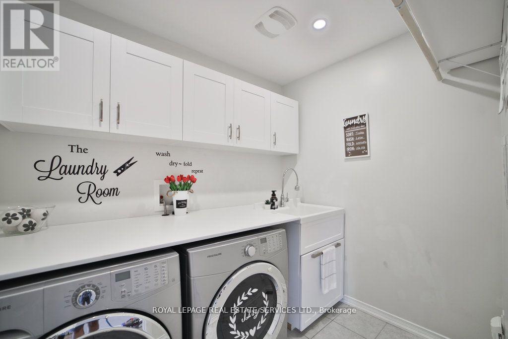 15 Mcallistar Drive, Hamilton (Binbrook), Ontario  L0R 1C0 - Photo 30 - X12116096