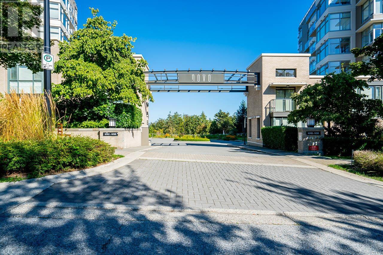 005 9298 University Crescent, Burnaby, British Columbia  V5A 4X8 - Photo 3 - R2989166