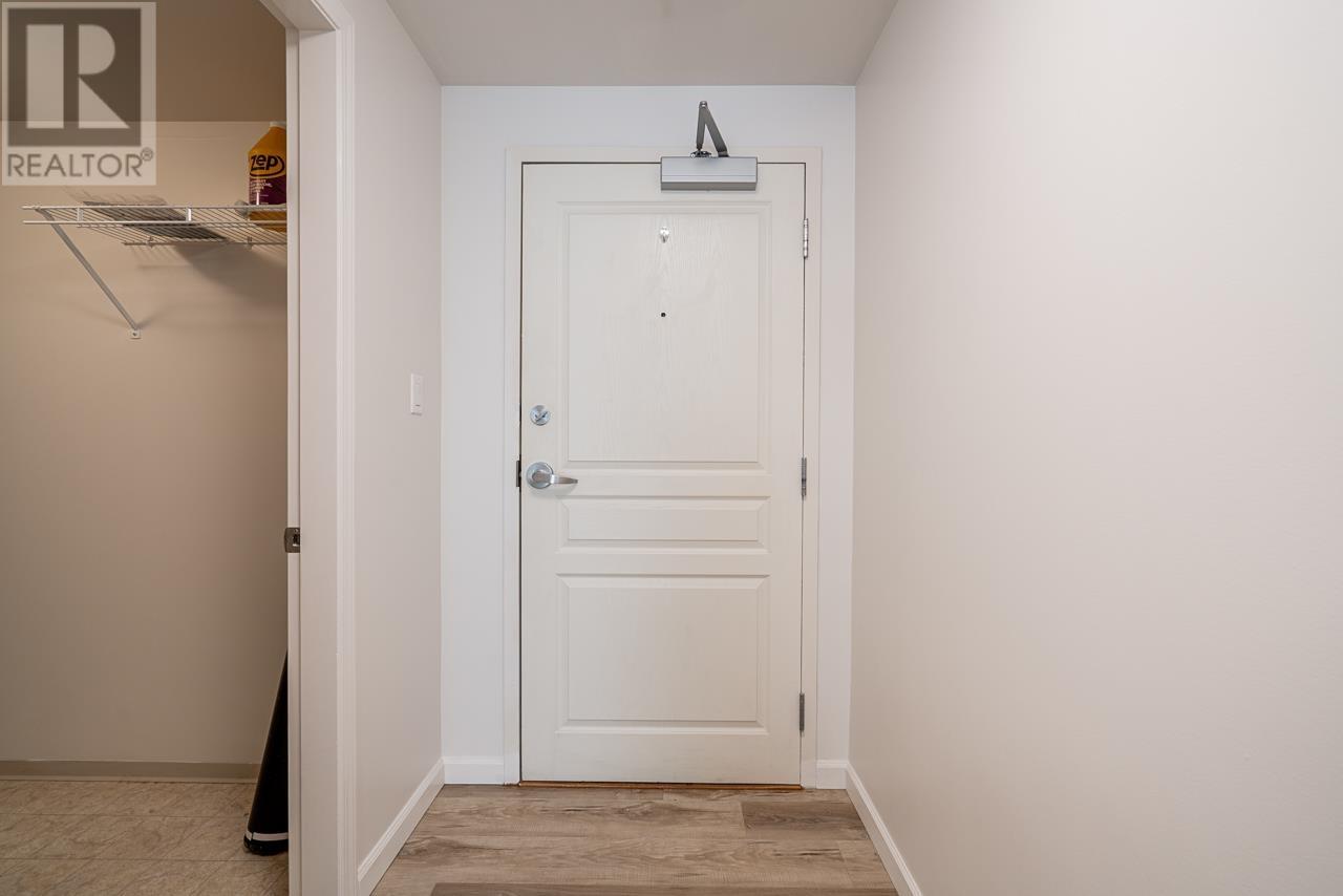 005 9298 University Crescent, Burnaby, British Columbia  V5A 4X8 - Photo 7 - R2989166