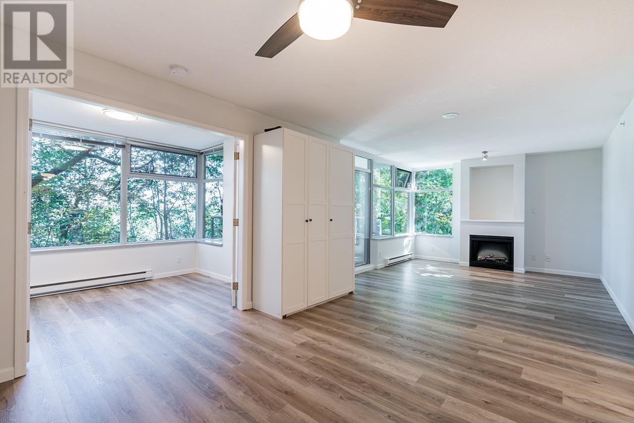 005 9298 University Crescent, Burnaby, British Columbia  V5A 4X8 - Photo 2 - R2989166