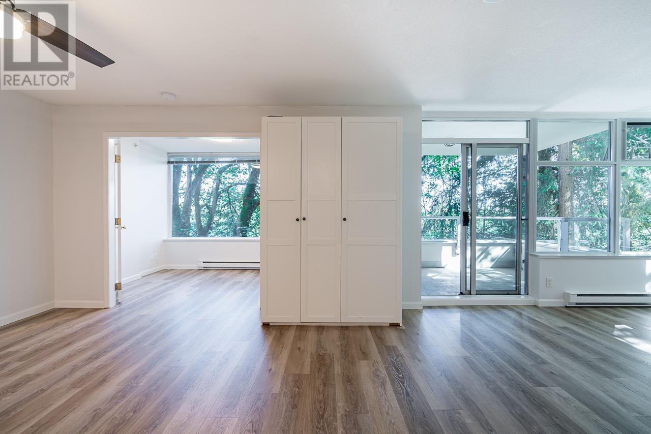 005 9298 University Crescent, Burnaby, British Columbia  V5A 4X8 - Photo 8 - R2989166