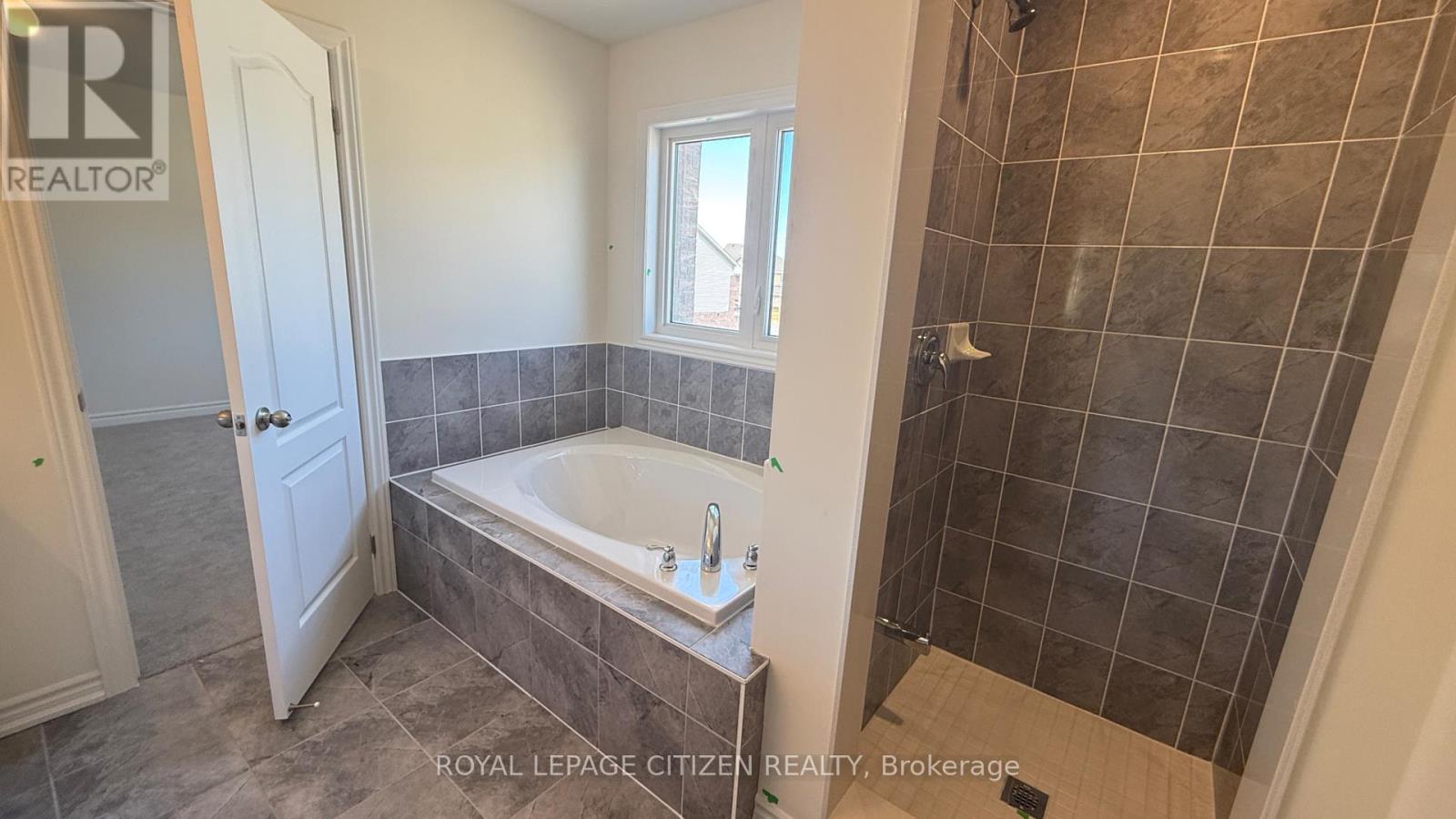 14 Grieve Street, Georgina, Ontario  L0E 1R0 - Photo 7 - N12071697
