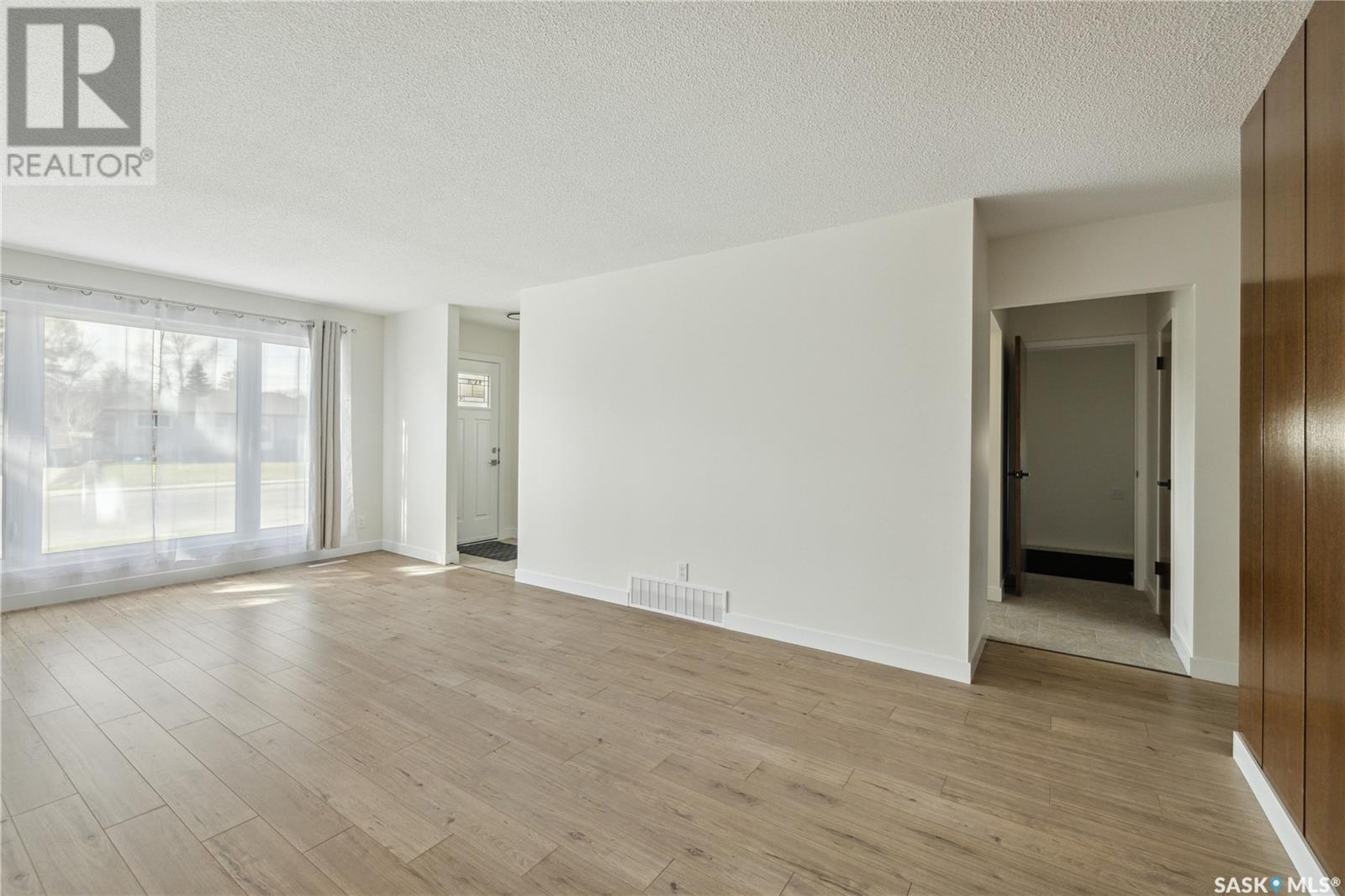 76 Mccaul Crescent, Regina, Saskatchewan  S4R 3X1 - Photo 7 - SK004307