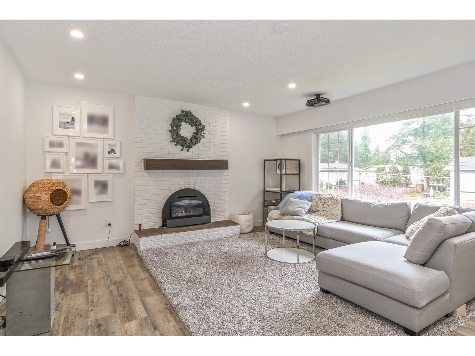 Property at 20334 38A AVENUE image 3