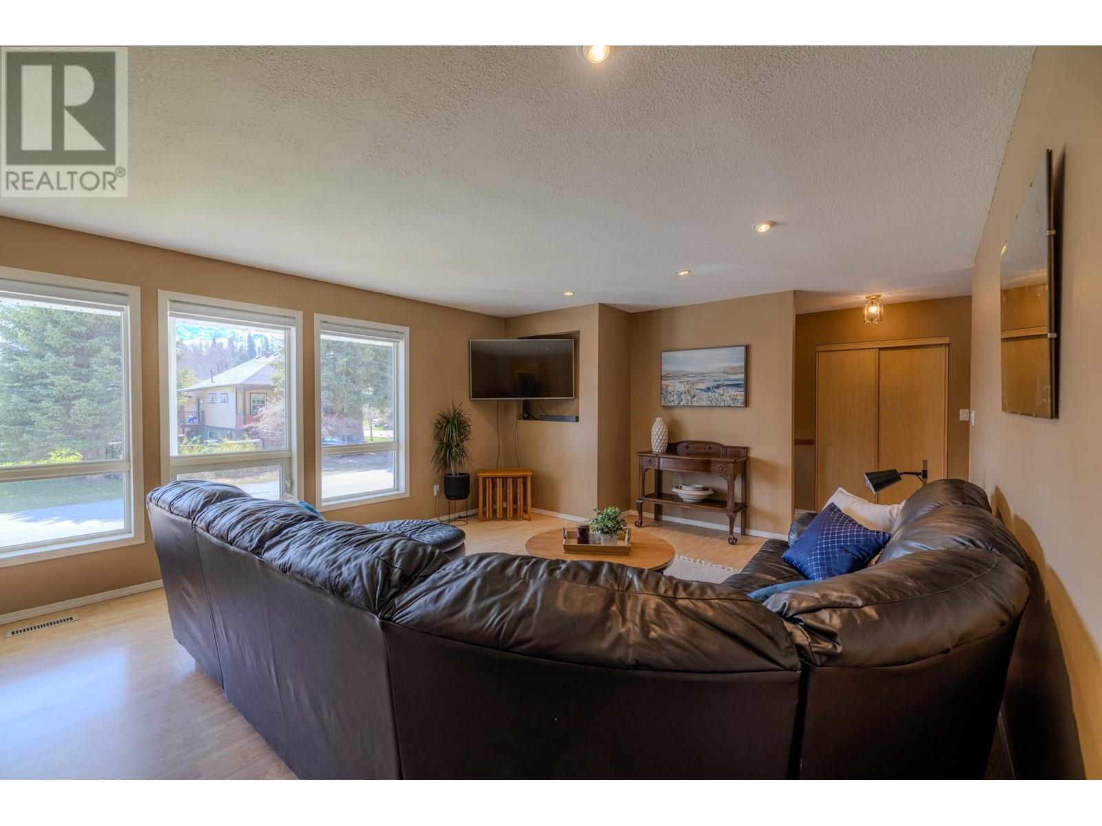802 11th Avenue, Fernie, British Columbia  V0B 1M0 - Photo 15 - 10344951