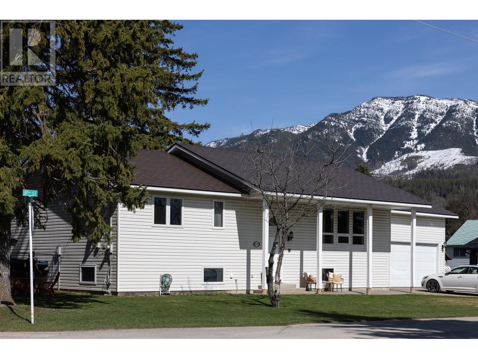 802 11th Avenue, Fernie, British Columbia  V0B 1M0 - Photo 6 - 10344951