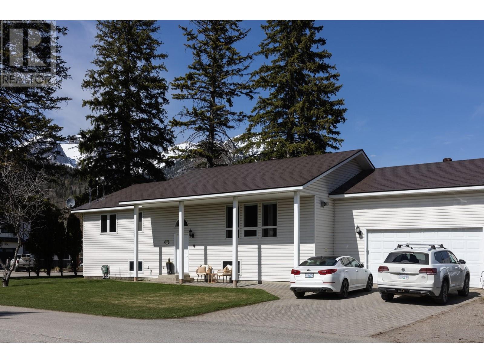 802 11th Avenue, Fernie, British Columbia  V0B 1M0 - Photo 7 - 10344951