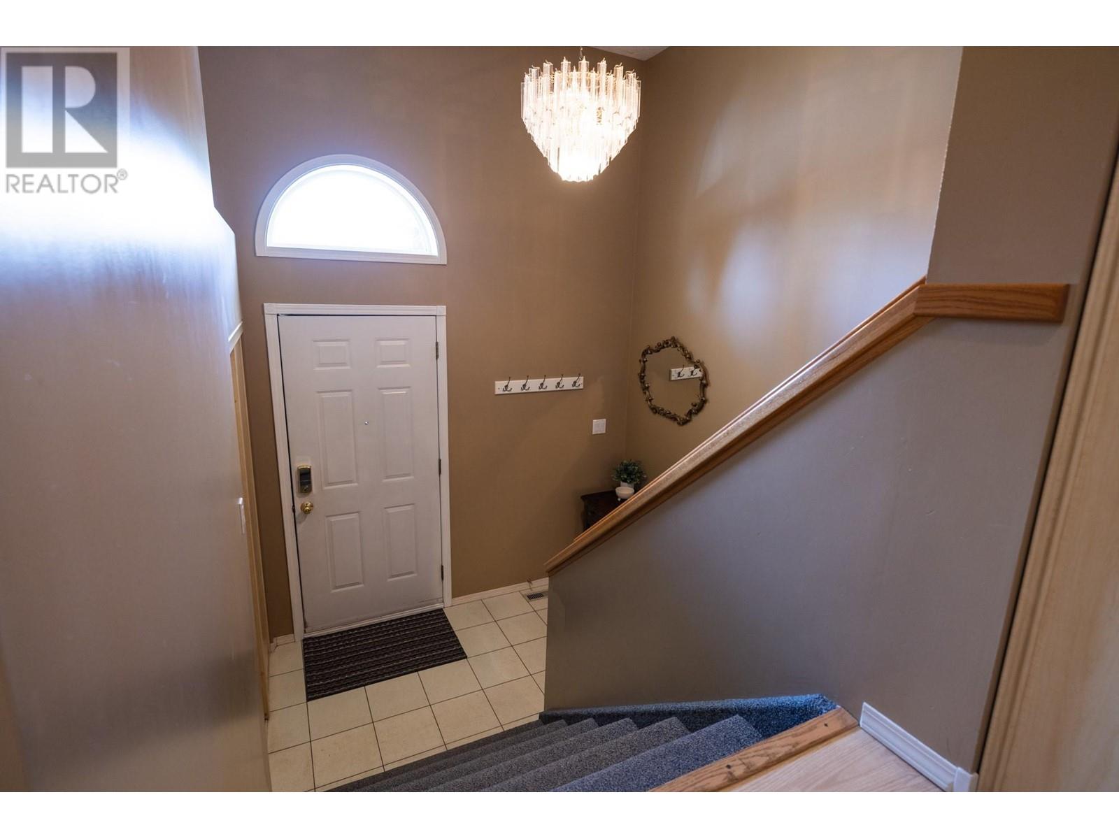 802 11th Avenue, Fernie, British Columbia  V0B 1M0 - Photo 9 - 10344951