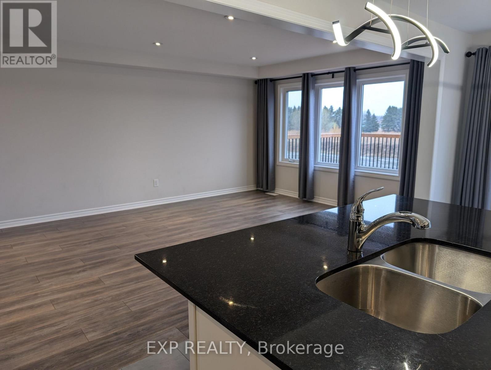 161 Cranesbill Road, Ottawa, Ontario  K2V 0J4 - Photo 10 - X12116777