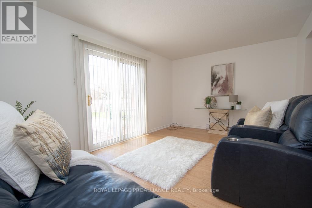 1635 Applewood Crescent, Peterborough West, Ontario K9K 1N3 - Photo 6 - X12116800