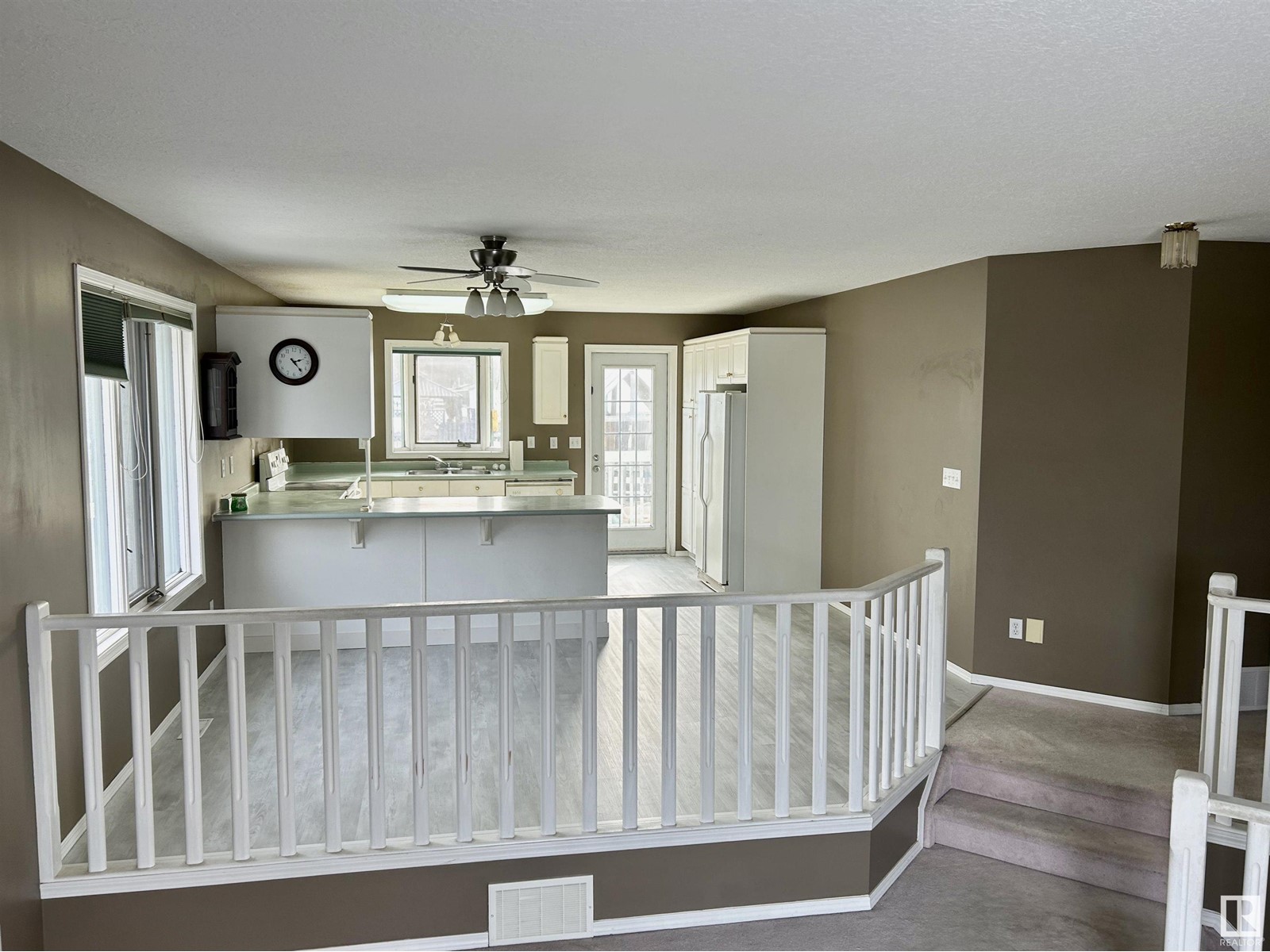 Property at 4008 55 AV image 4