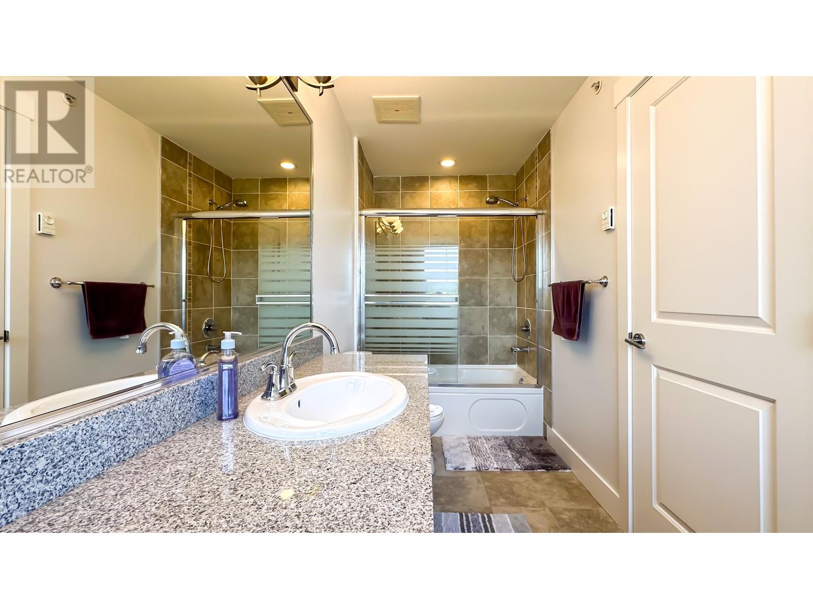 205 7908 Graham Avenue, Burnaby, British Columbia  V3N 1V9 - Photo 10 - R2996831