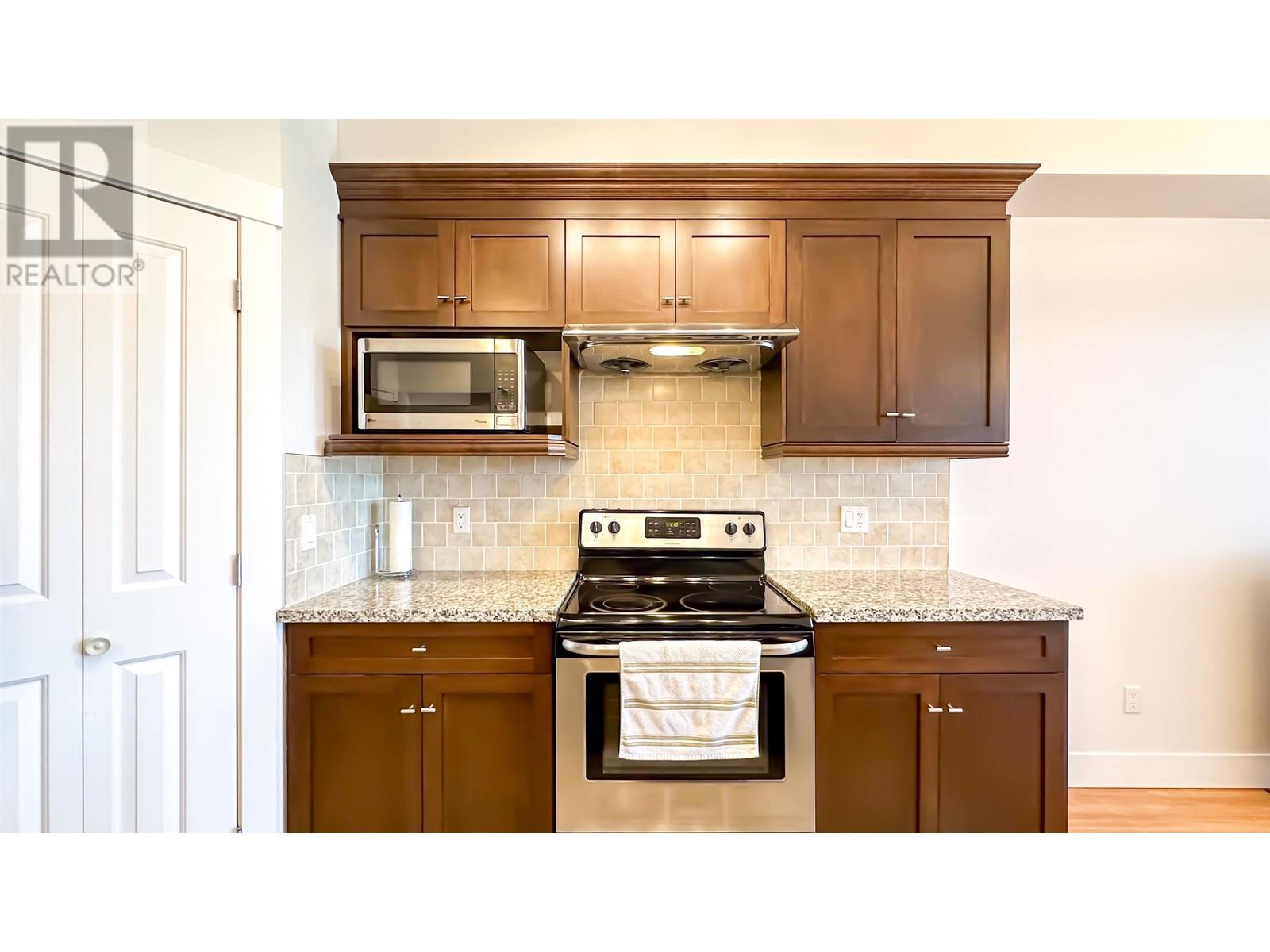 205 7908 Graham Avenue, Burnaby, British Columbia  V3N 1V9 - Photo 7 - R2996831