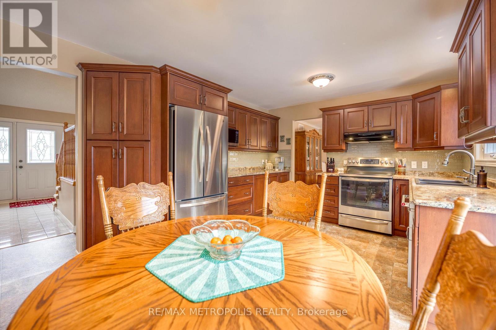 501 Brooke Street, Plympton-Wyoming, Ontario  N0N 1T0 - Photo 8 - X12111054
