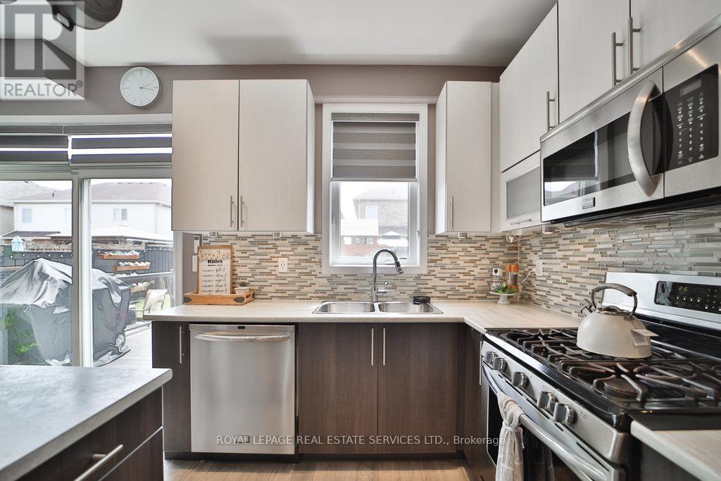 15 Mcallistar Drive, Hamilton (Binbrook), Ontario  L0R 1C0 - Photo 46 - X12116096
