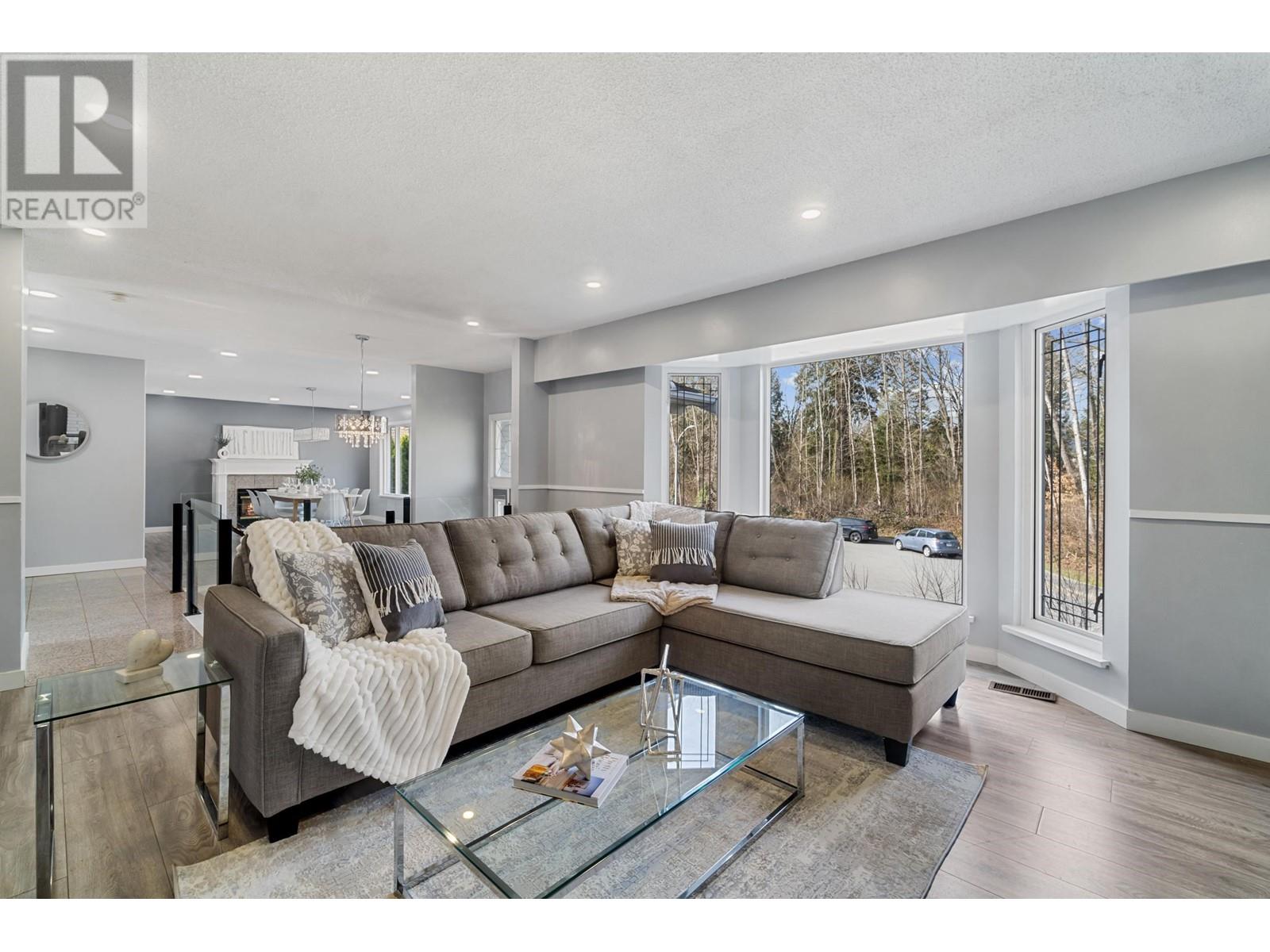 9152 Klenner Drive, Burnaby, British Columbia  V3N 4E8 - Photo 3 - R2996789