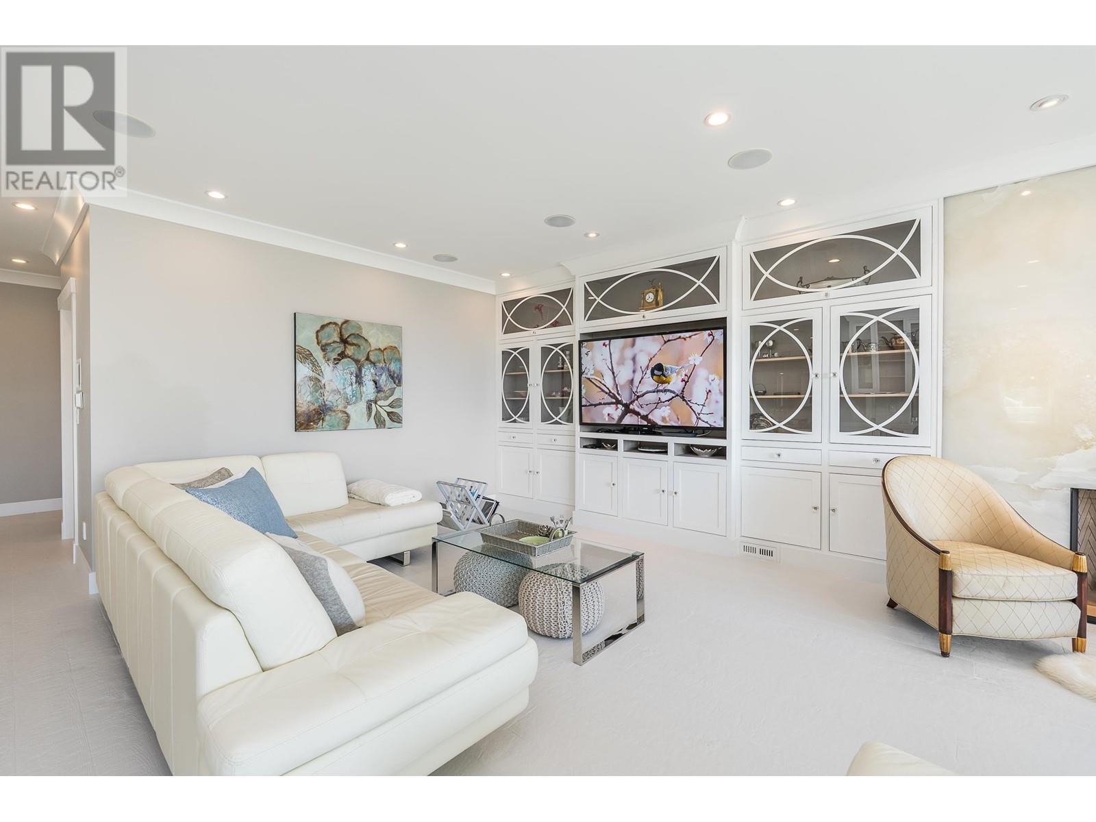 Property at 4710 PICCADILLY SOUTH image 3