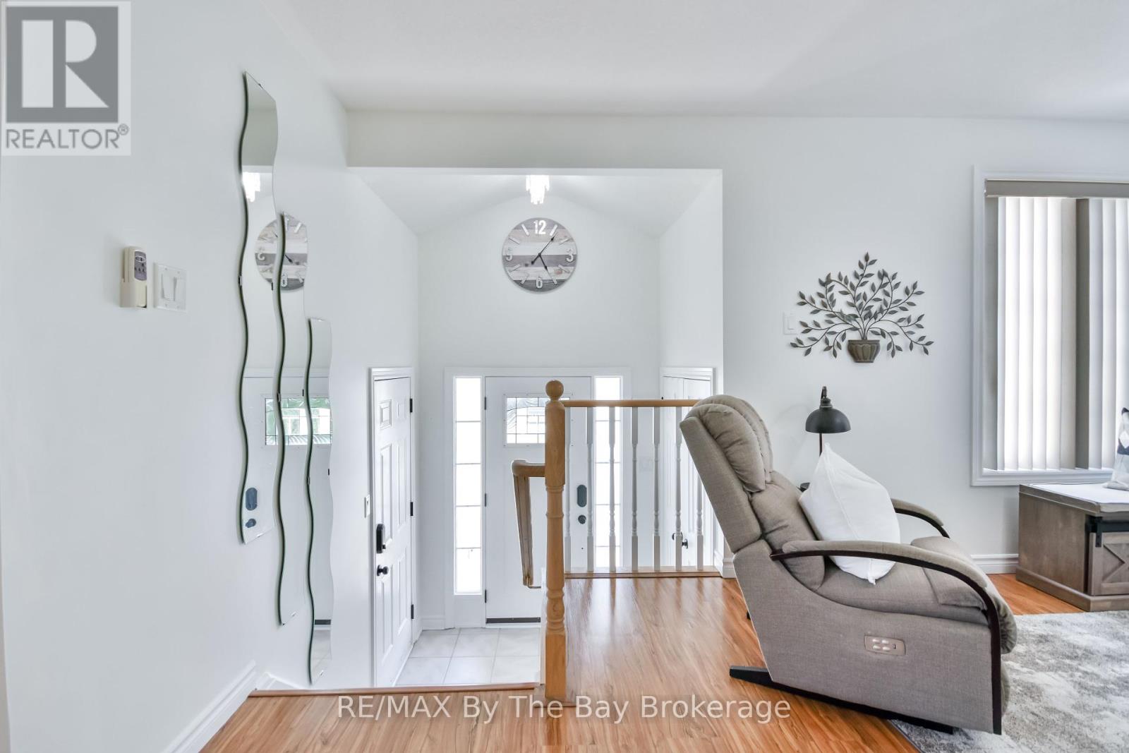 336 Robinson Road, Wasaga Beach, Ontario L9Z 2Z1 - Photo 6 - S12016369