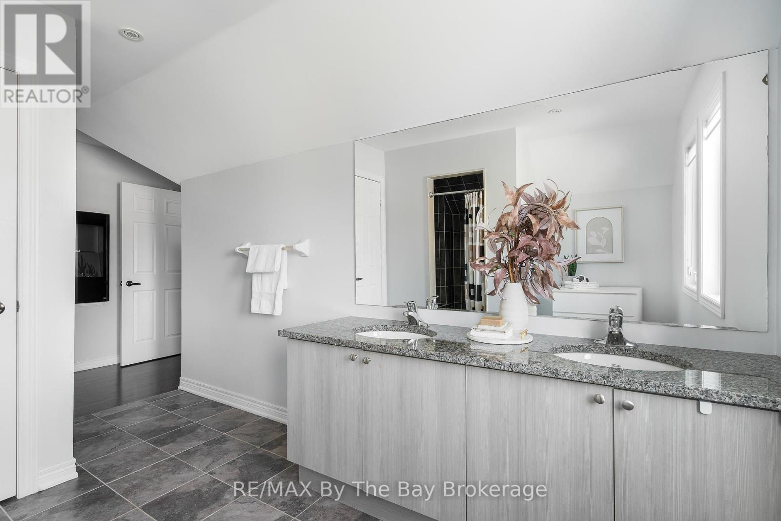 35 Falvo Street, Wasaga Beach, Ontario L9Z 0G8 - Photo 28 - S12030612
