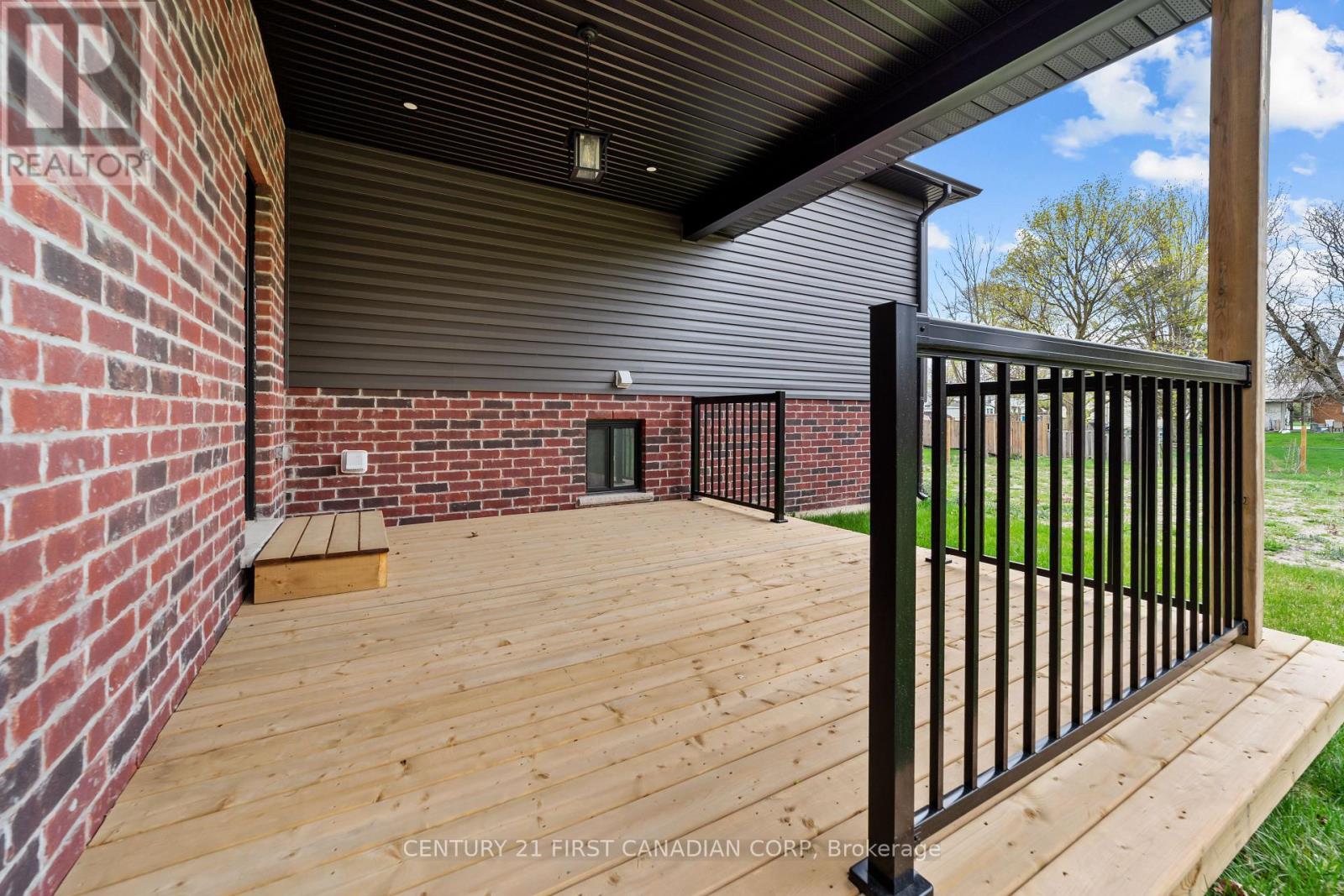 134 King Street, Lambton Shores, Ontario  N0M 2L0 - Photo 17 - X12063295