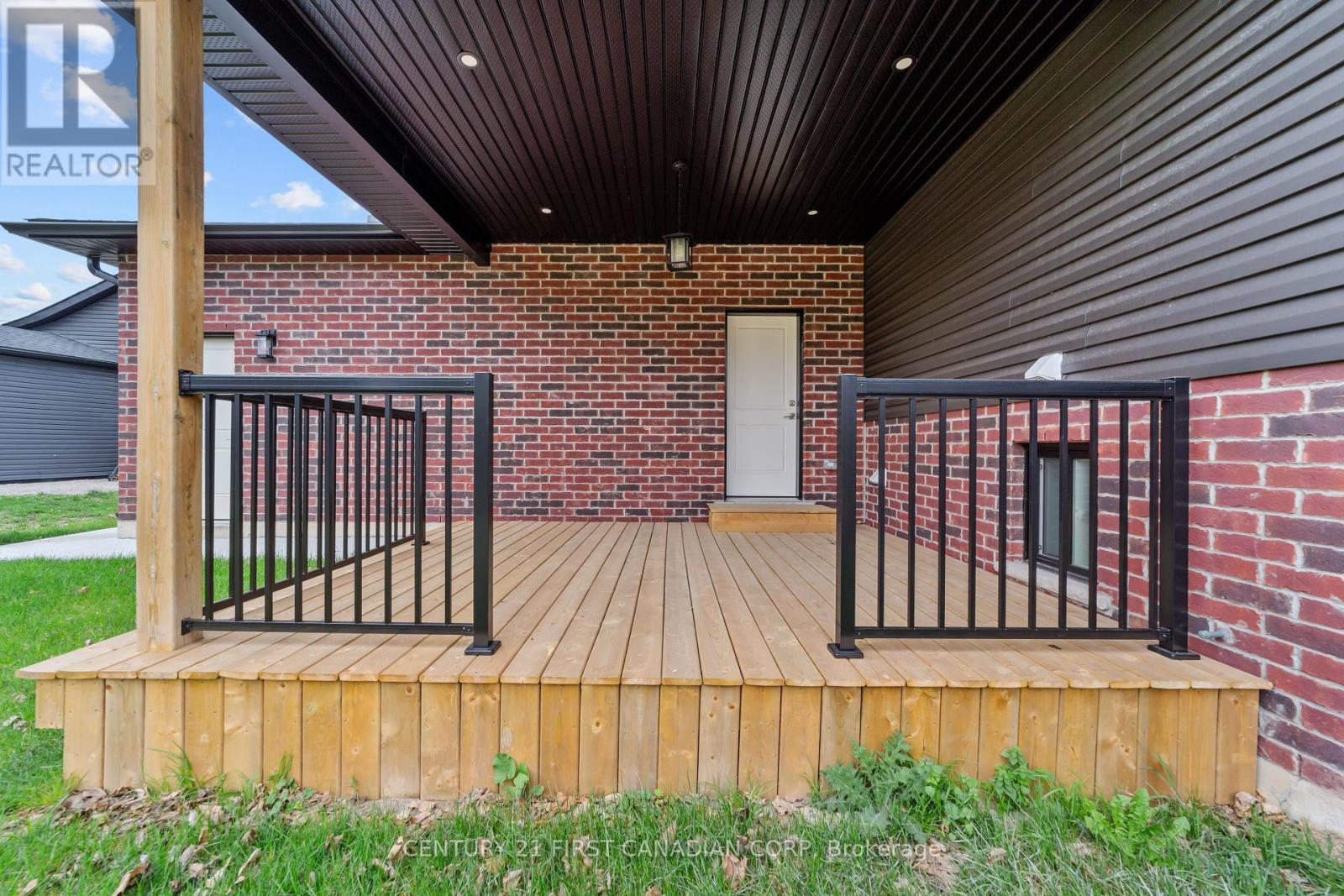 134 King Street, Lambton Shores, Ontario  N0M 2L0 - Photo 16 - X12063295