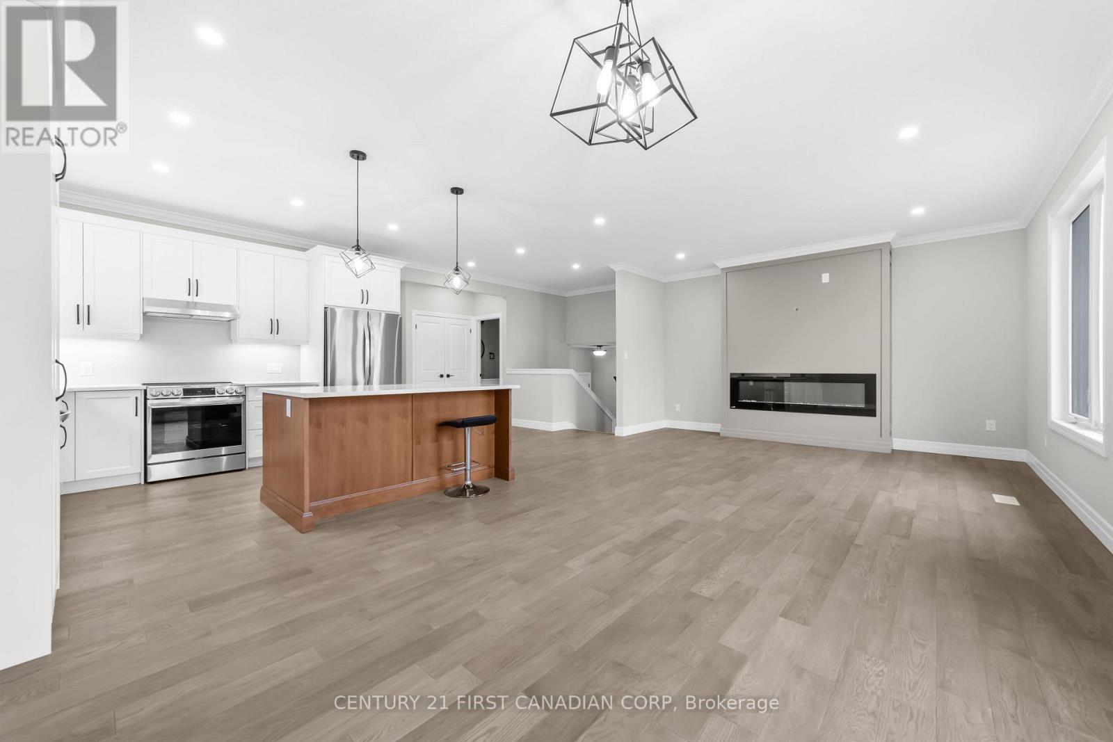 134 King Street, Lambton Shores, Ontario  N0M 2L0 - Photo 28 - X12063295