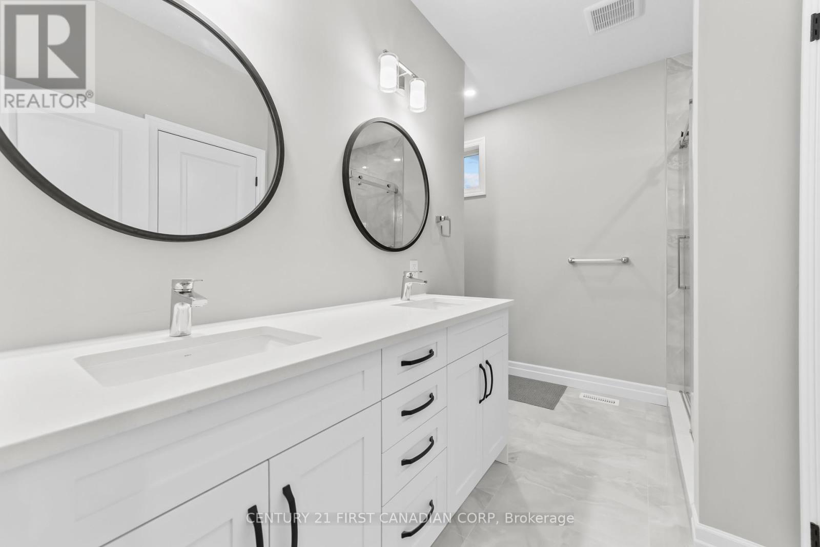 134 King Street, Lambton Shores, Ontario  N0M 2L0 - Photo 30 - X12063295