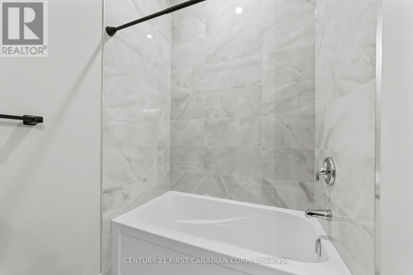 134 King Street, Lambton Shores, Ontario  N0M 2L0 - Photo 43 - X12063295