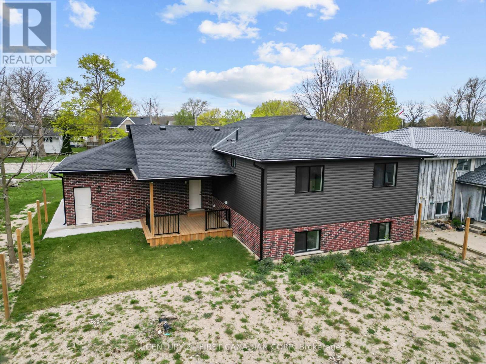 134 King Street, Lambton Shores, Ontario  N0M 2L0 - Photo 6 - X12063295