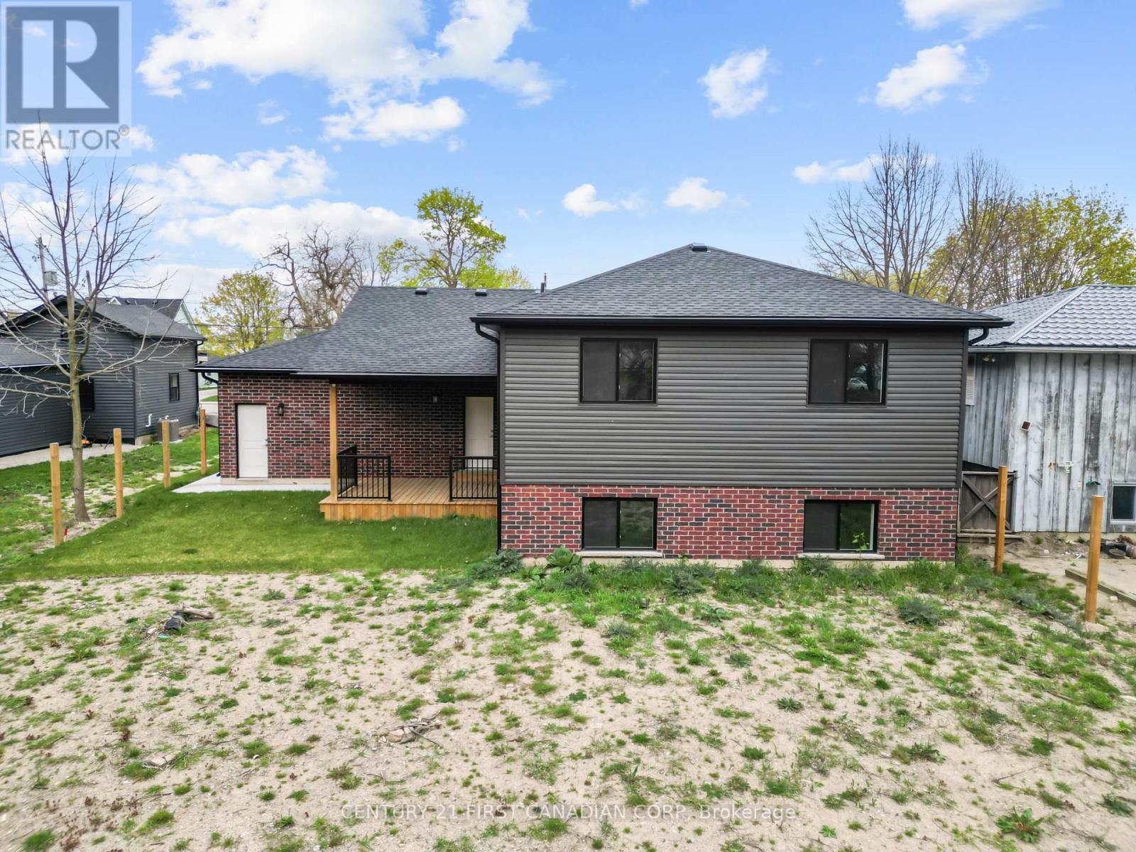134 King Street, Lambton Shores, Ontario  N0M 2L0 - Photo 7 - X12063295