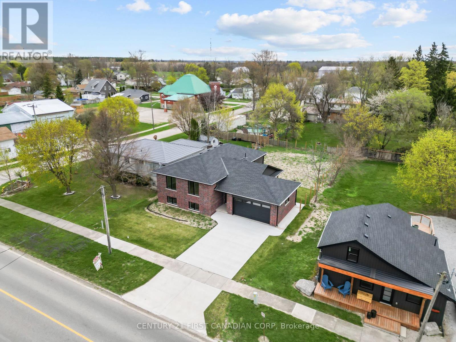 134 King Street, Lambton Shores, Ontario  N0M 2L0 - Photo 8 - X12063295