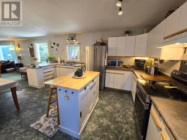 Property at 20 11TH AVENUE image 4