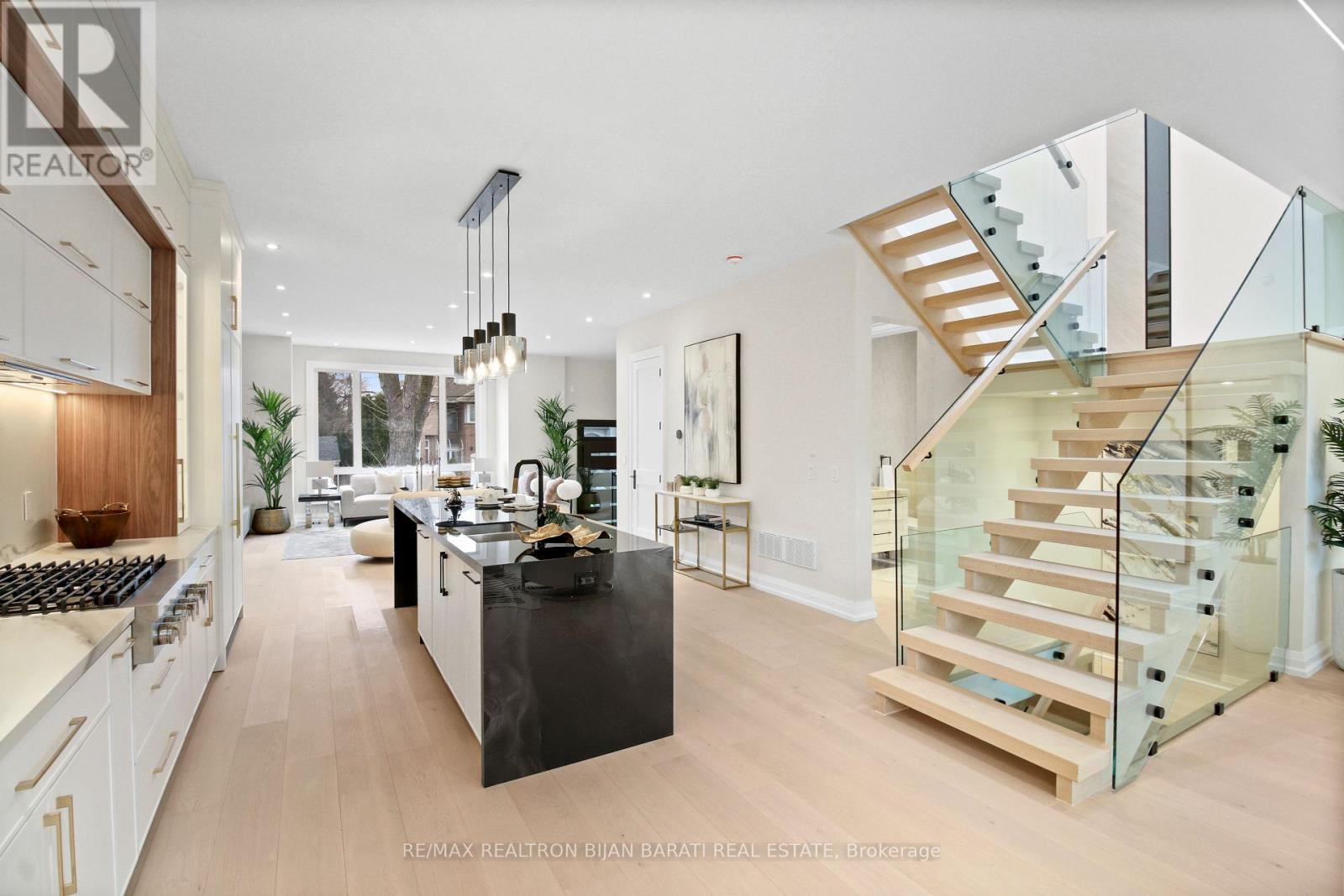 153 A Parkview Avenue, Toronto, Ontario  M2N 3Y6 - Photo 21 - C12116448