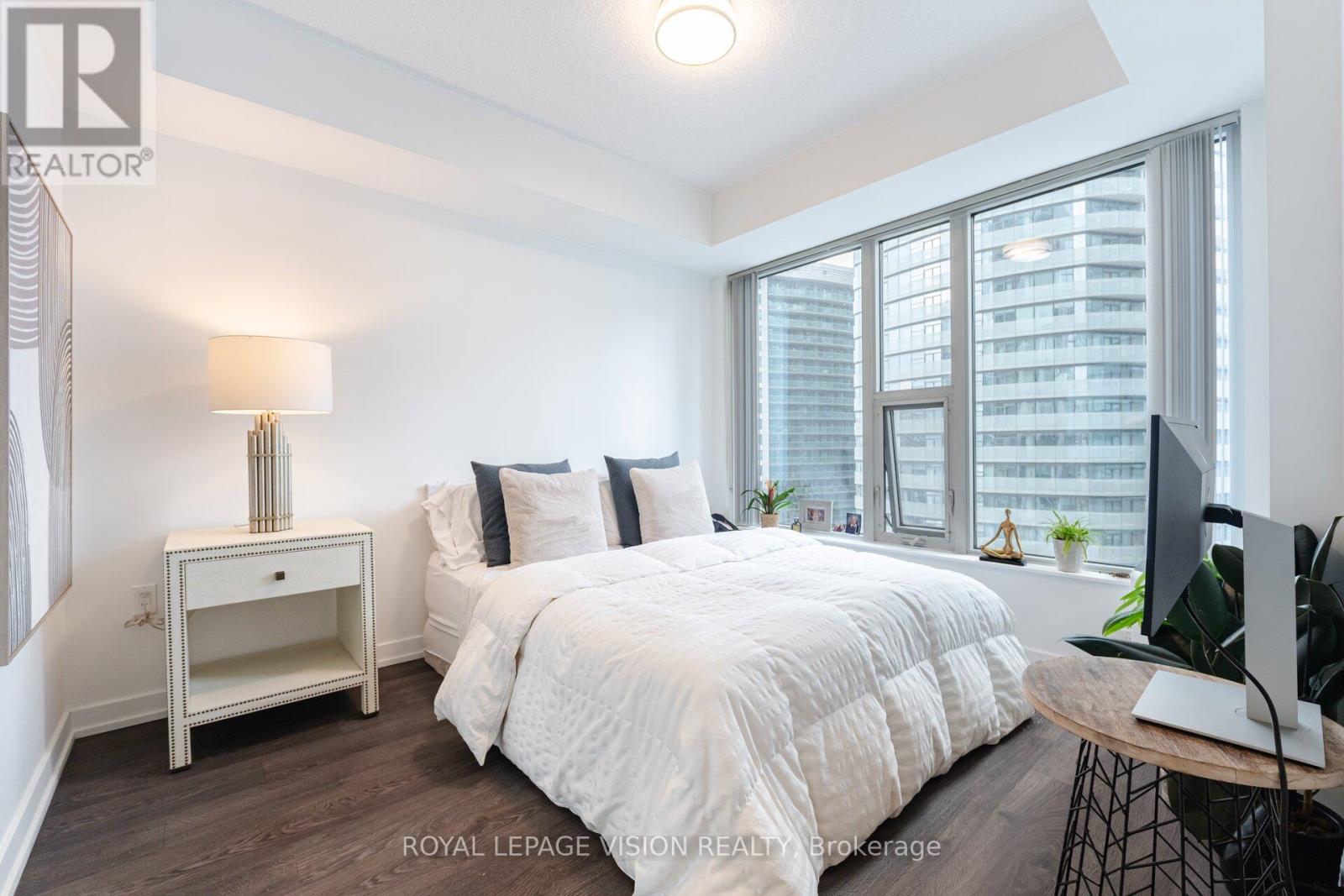 2401 - 10 York Street, Toronto, Ontario  M5J 0E1 - Photo 22 - C12116529