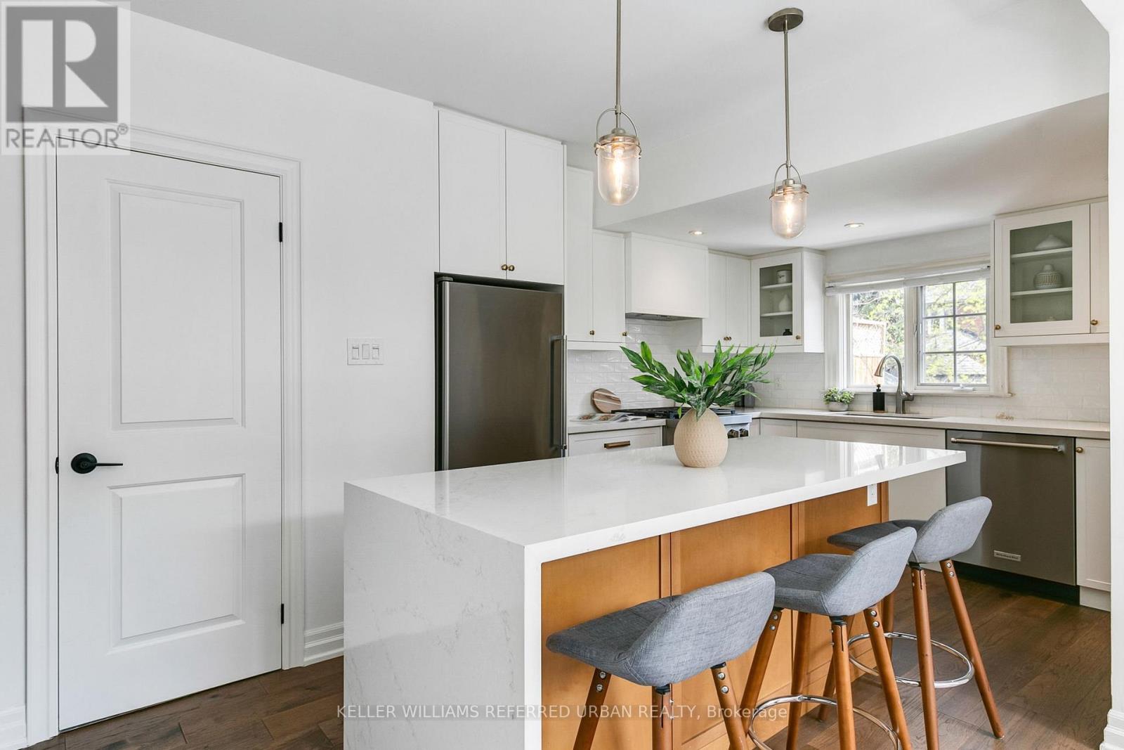 21 Donegall Drive, Toronto (Leaside), Ontario  M4G 3G6 - Photo 8 - C12116660