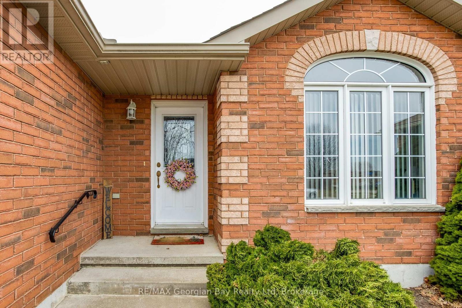 1085 Whitney Crescent, Midland, Ontario  L4R 5N2 - Photo 2 - S12116760