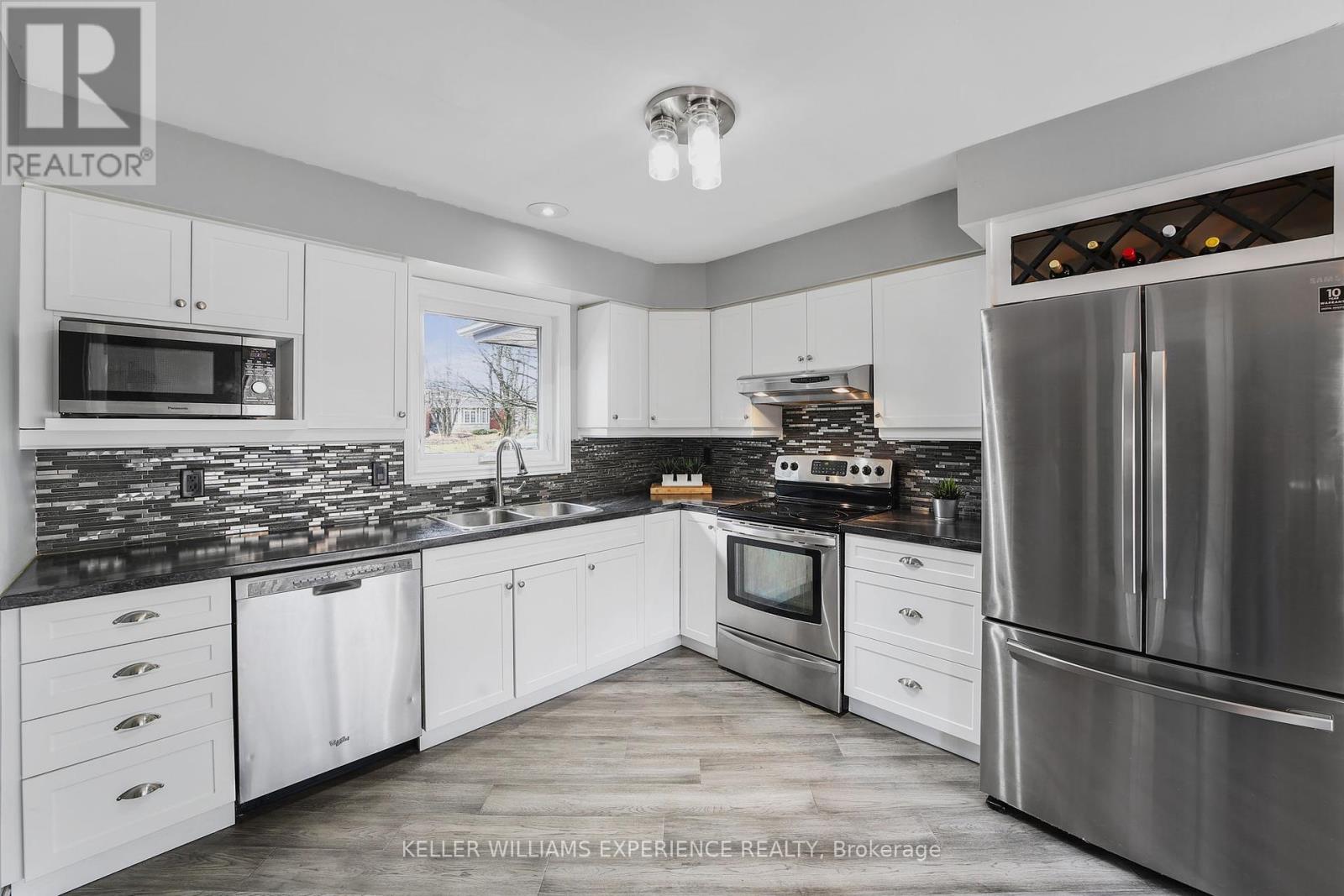 21 Highland Drive, Oro-Medonte, Ontario  L0L 2L0 - Photo 12 - S12095733