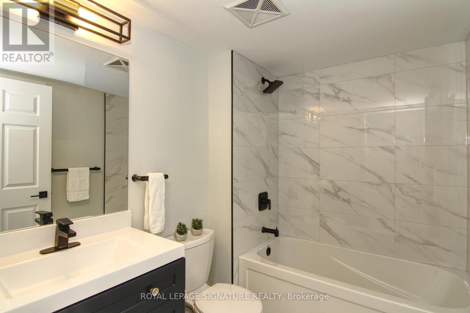 512 - 51 Lower Simcoe Street, Toronto, Ontario  M5J 3A2 - Photo 9 - C12078636