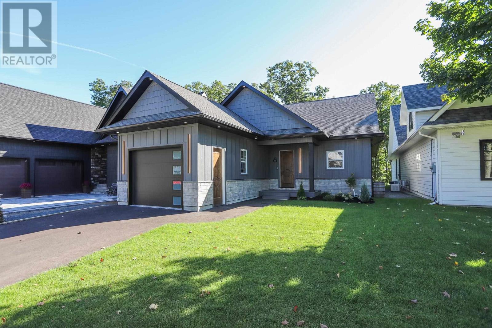 8 Bluffs DR, Sault Ste. Marie, Ontario