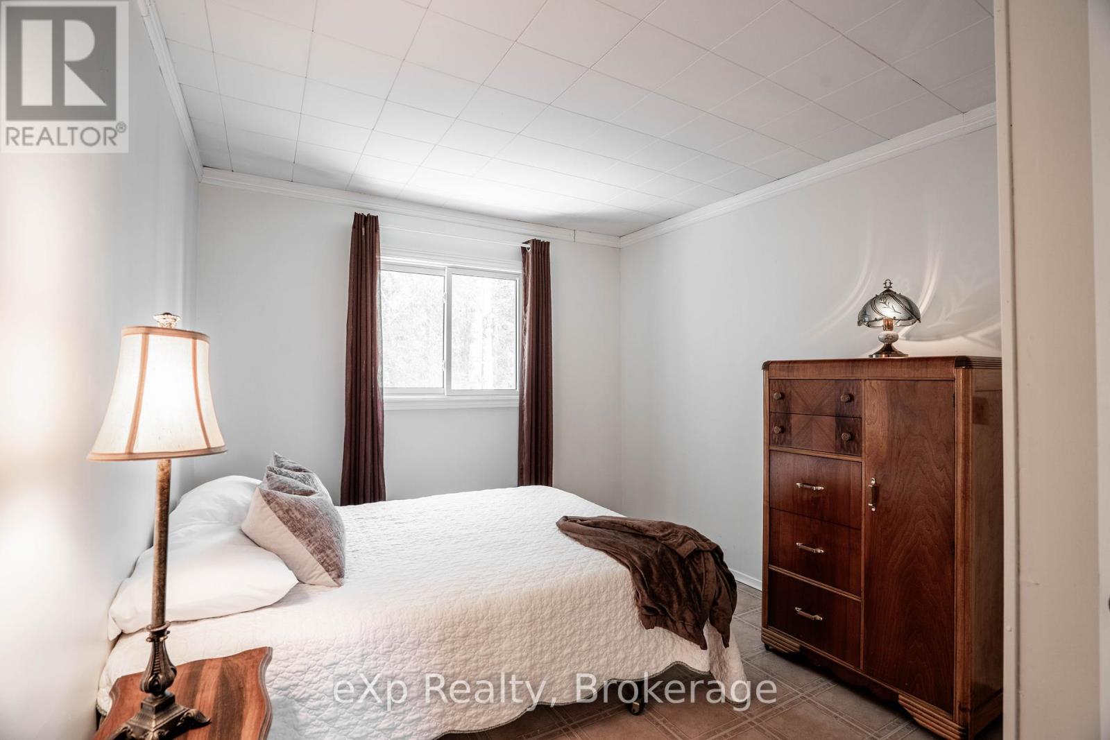 32 Baywatch Drive, Northern Bruce Peninsula, Ontario  N0H 2T0 - Photo 19 - X12116693