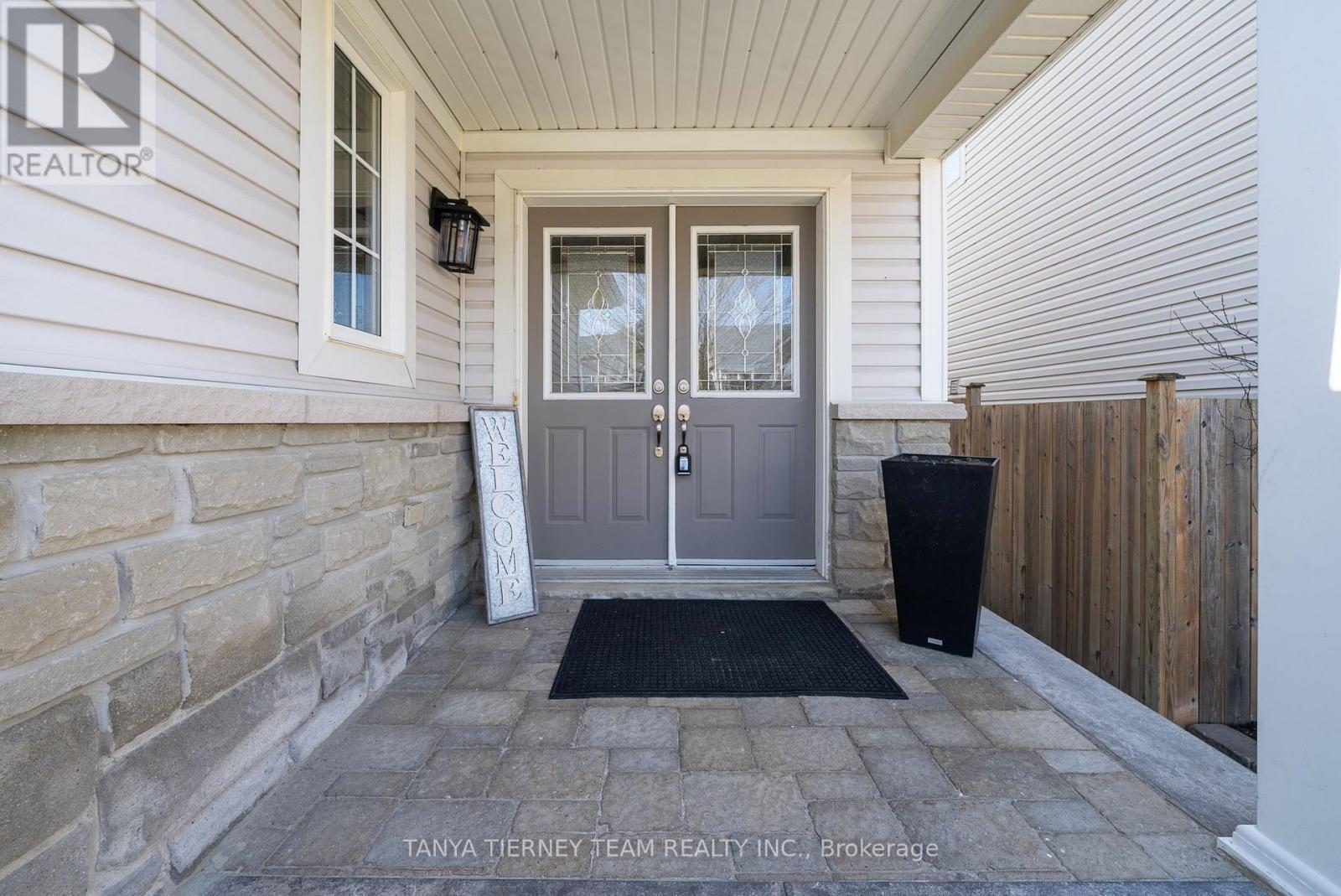 Property at 6 MIKAYLA CRESCENT image 4