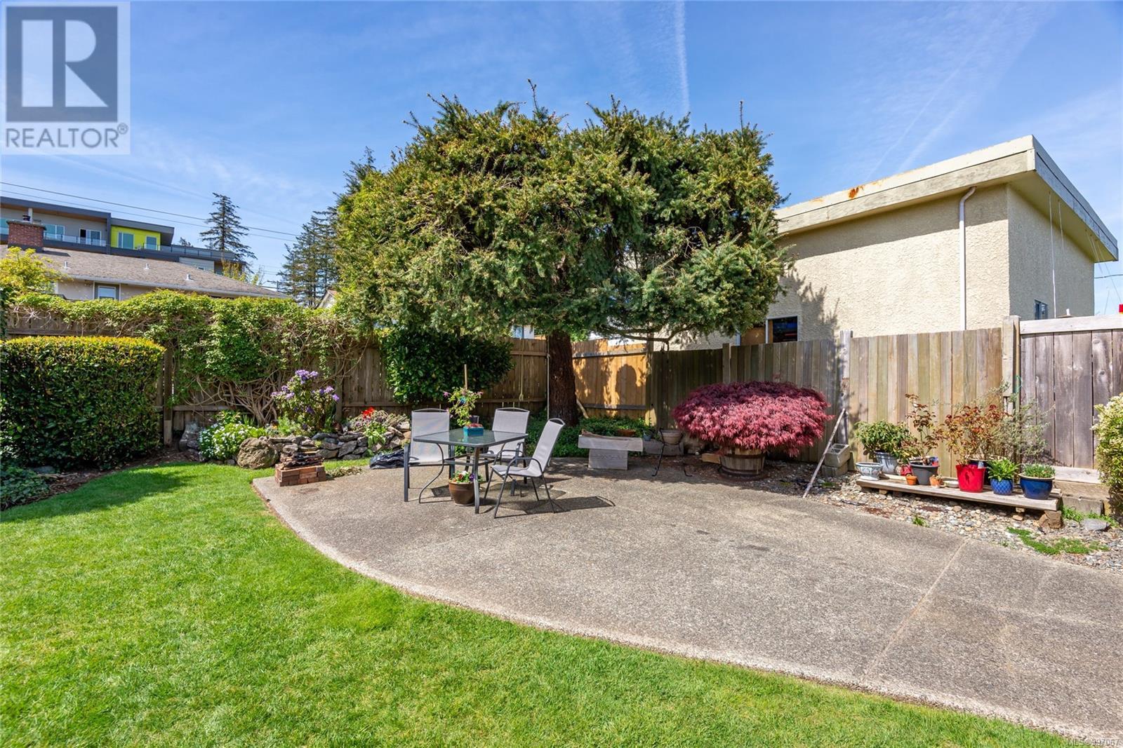 Property at 300 McCarthy St image 4
