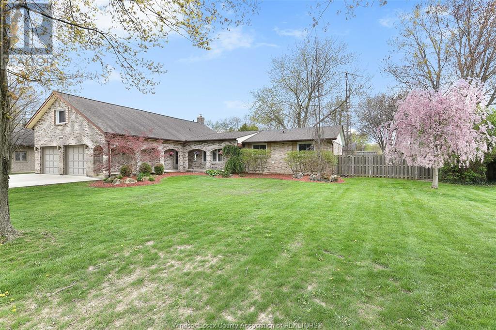 MLS# 25010622: 110 Lake Erie DRIVE, Amherstburg, Canada