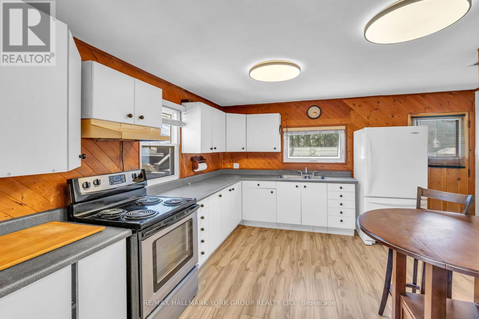 122 Sunset Beach Road, Georgina, Ontario  L0E 1N0 - Photo 18 - N12116457