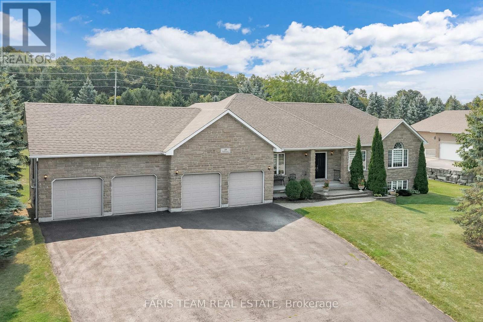 39 Vanderpost Crescent, Essa, Ontario  L0L 2N0 - Photo 2 - N12116509