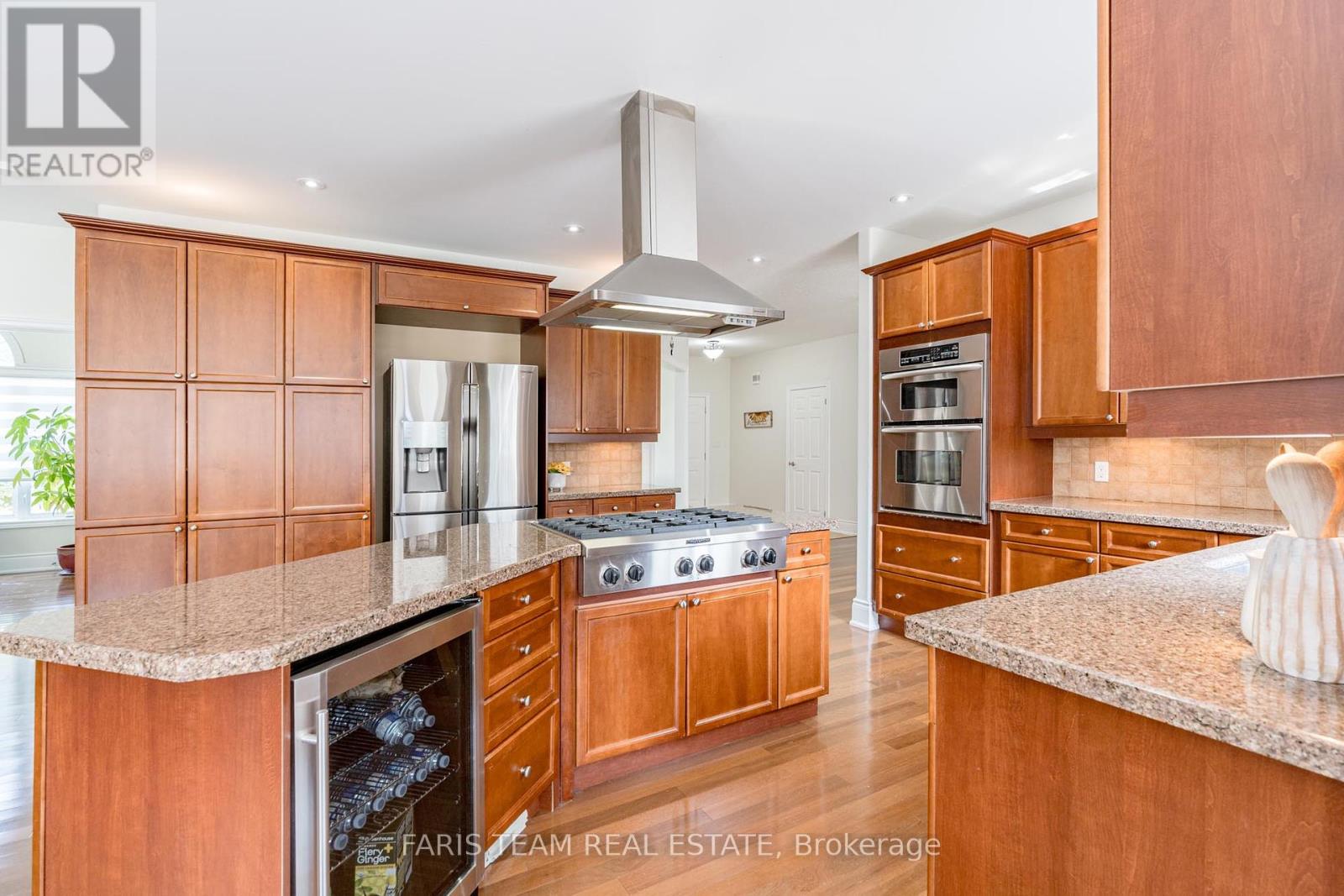 39 Vanderpost Crescent, Essa, Ontario  L0L 2N0 - Photo 4 - N12116509