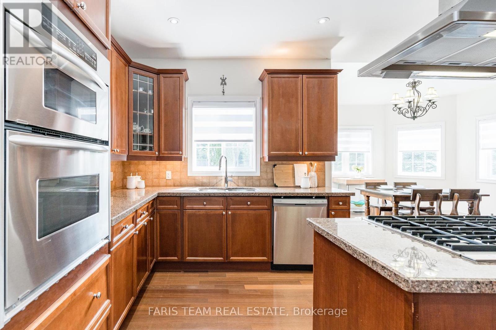39 Vanderpost Crescent, Essa, Ontario  L0L 2N0 - Photo 6 - N12116509