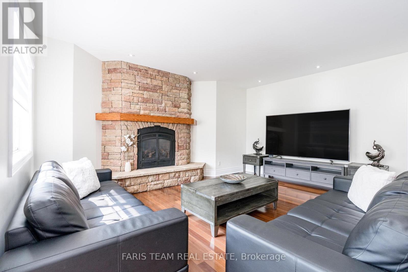 39 Vanderpost Crescent, Essa, Ontario  L0L 2N0 - Photo 9 - N12116509